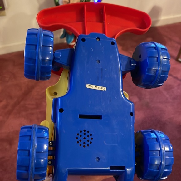 Discovery Toys DT racer Car #8 no batteries needed Red Yellow & Blue turn key - Picture 4 of 5